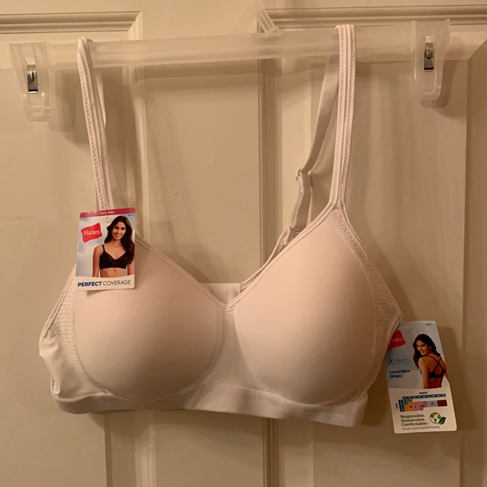 NWT Medium White HANES Wire-Free